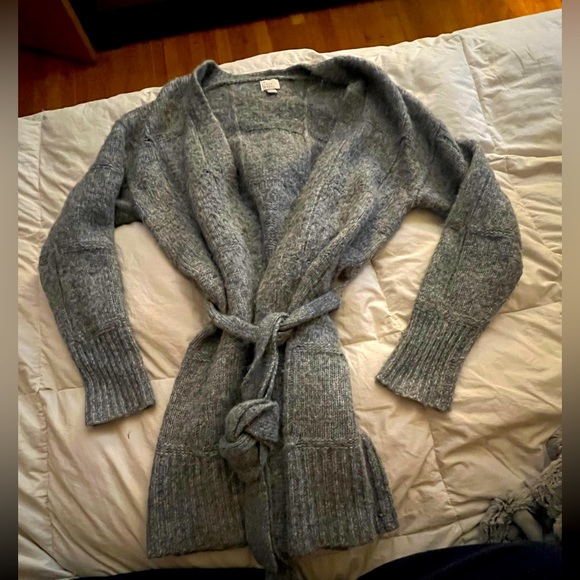 Grey cardigan knit and has ties - Picture 6 of 7